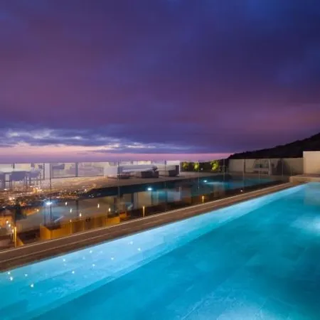 Aqualeo Villa