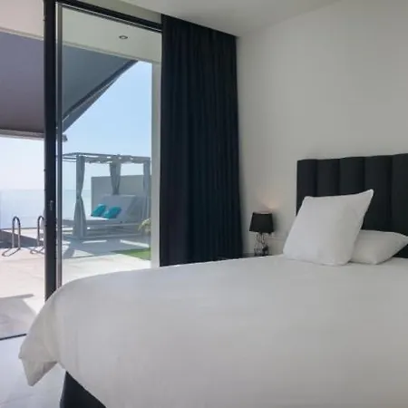 Aqualeo Villa