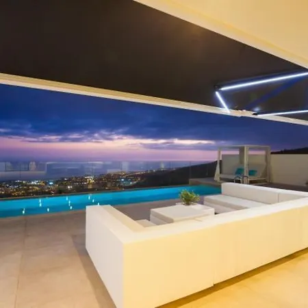 Aqualeo Villa *