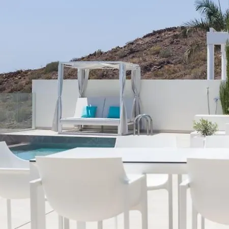 Aqualeo Villa *
