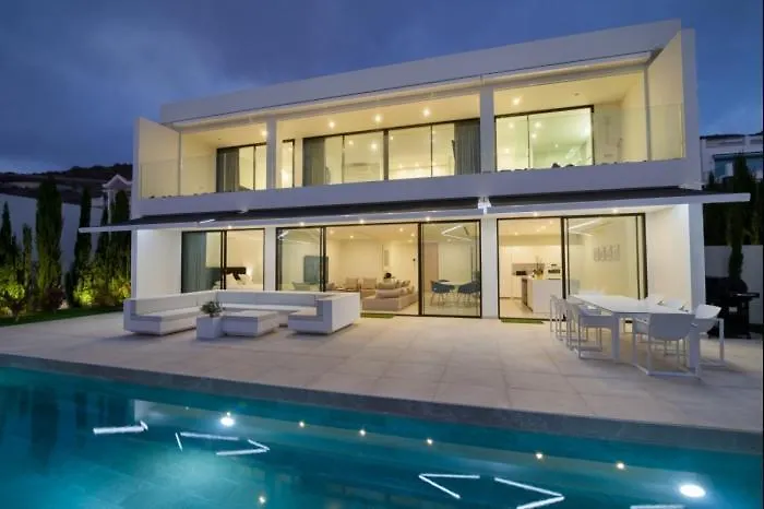 Aqualeo فيلة أذيخي